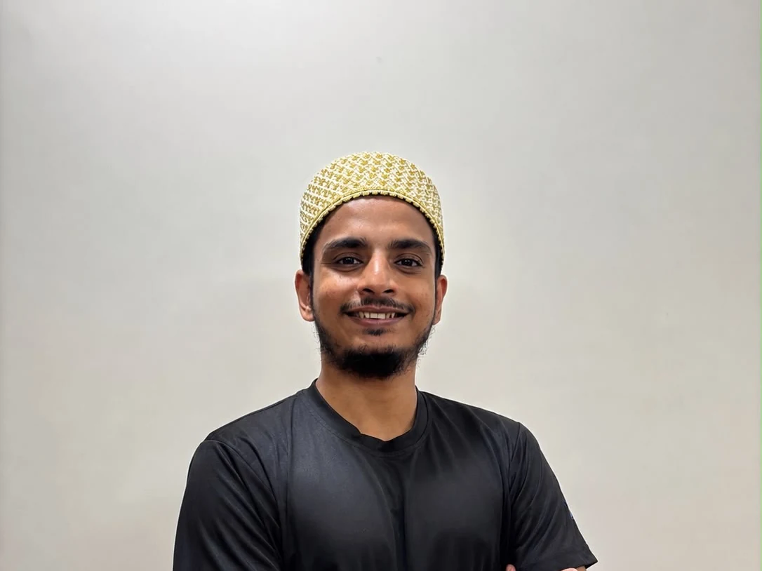 Muffaddal Dhegamwala (C)